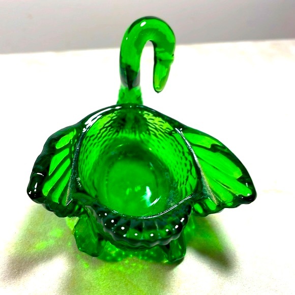 Mosser Glass Emerald Green Swan Miniature 3 Inches Vintage Pristine Condition - Picture 2 of 11